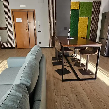 Urban Glow Apartment *