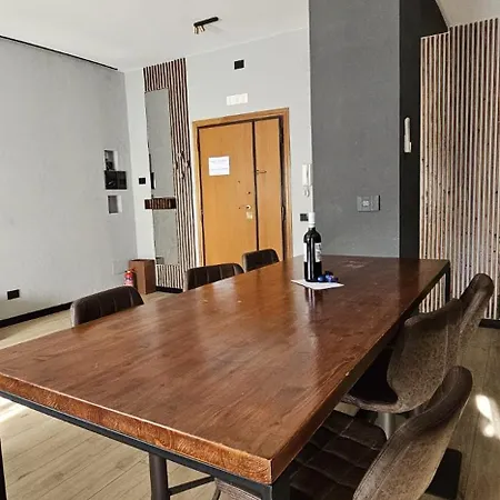 Urban Glow Apartment *